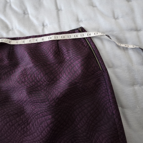 Tahari skirt - Picture 5 of 9